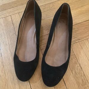 Elegant Black Velvet Madewell pumps